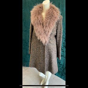 Elegant Trench Like Coat with Faux Fur Collar